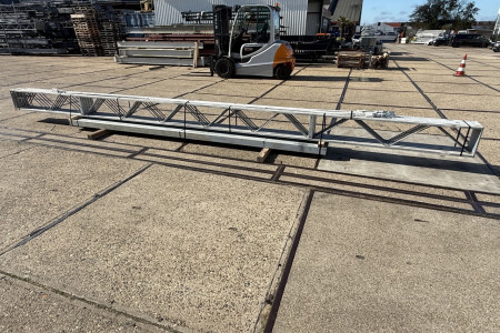 7.55 x 16.00m (121m²) platdak